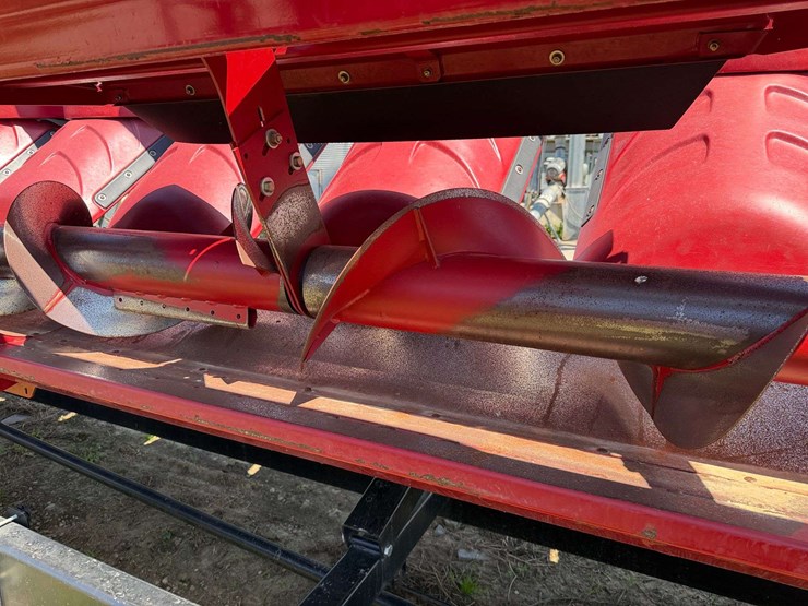 case-4412-12-row-corn-head-image-17