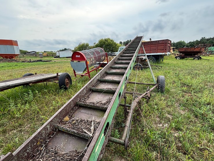 john-deere-300-image-14