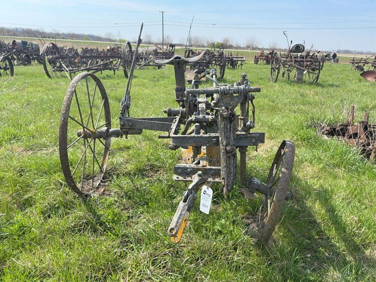 deering-14”-one-bottom-sulky-plow-image-8