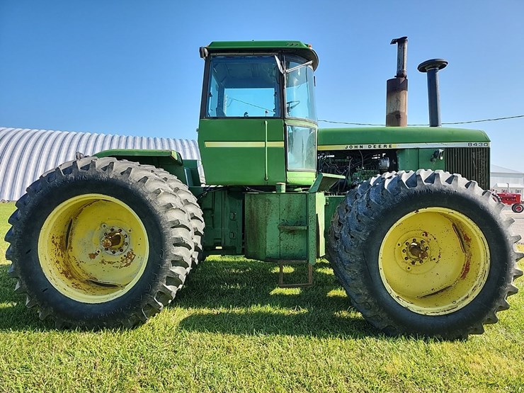 1976-john-deere-8430-image-17