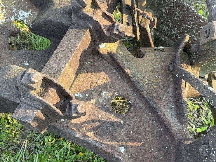 ihc-3-bottom-disc-plow-image-13
