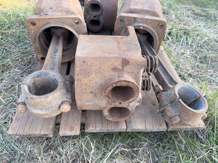 caterpillar-60-image-11