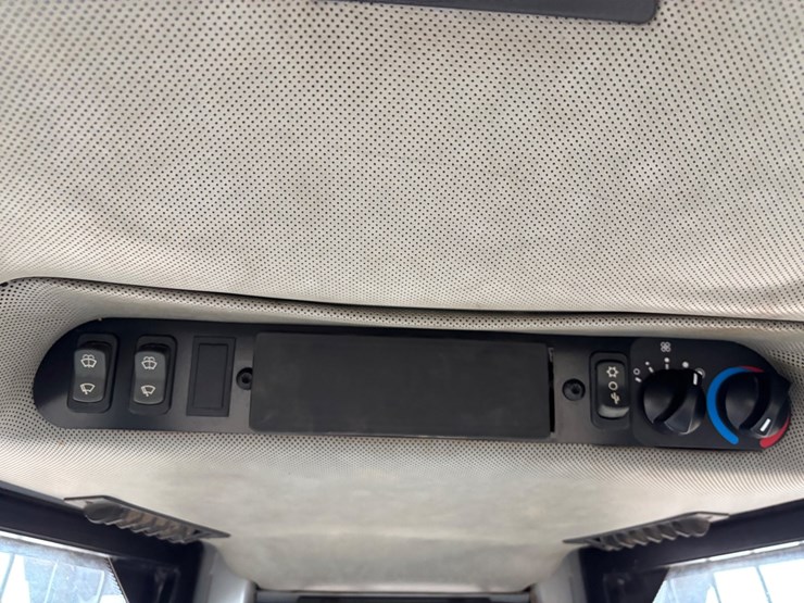 deere-650h-lgp-image-31