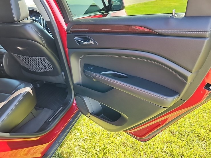 2014-cadillac-srx4-suv-image-24