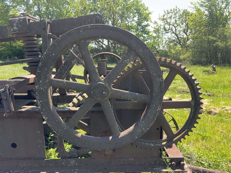 case-bale-press-image-16