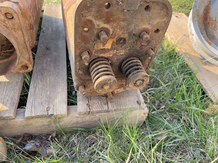 caterpillar-60-image-7