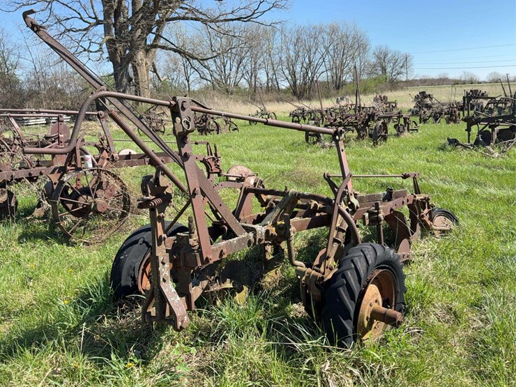 oliver-three-bottom-plow-image-6