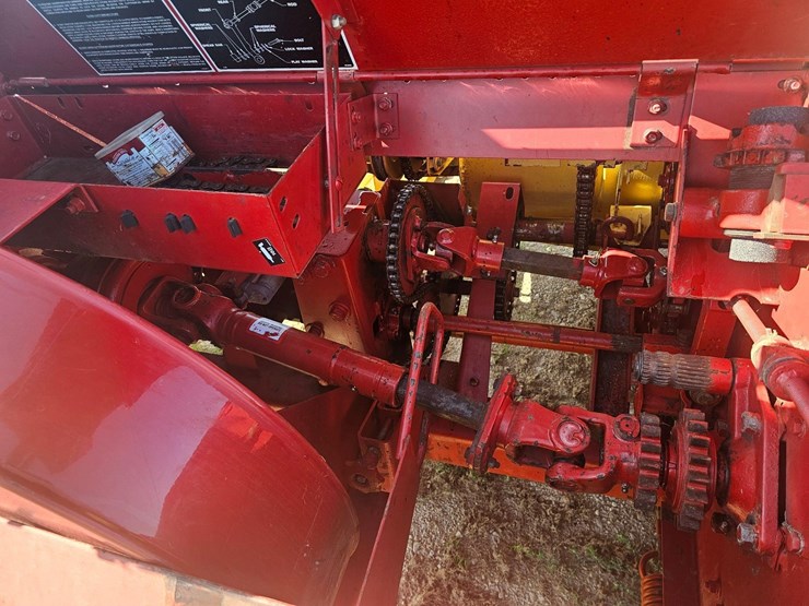 new-holland-790-image-7