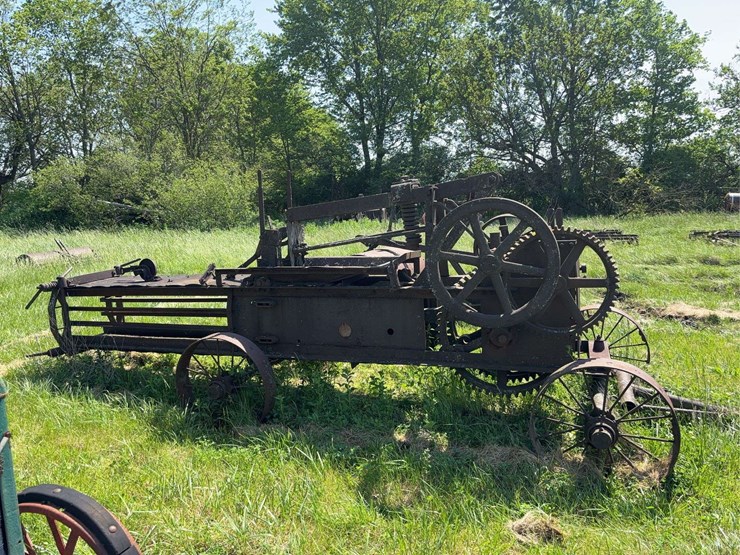 case-bale-press-image-4