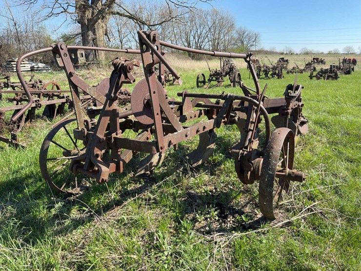 oliver-four-bottom-plow-image-16
