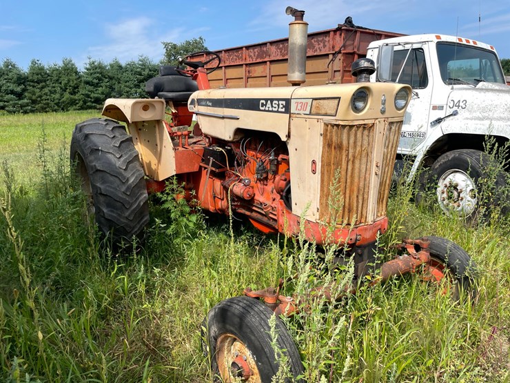 #2566-•-case-730-gas-wide-front-tractor-image-3