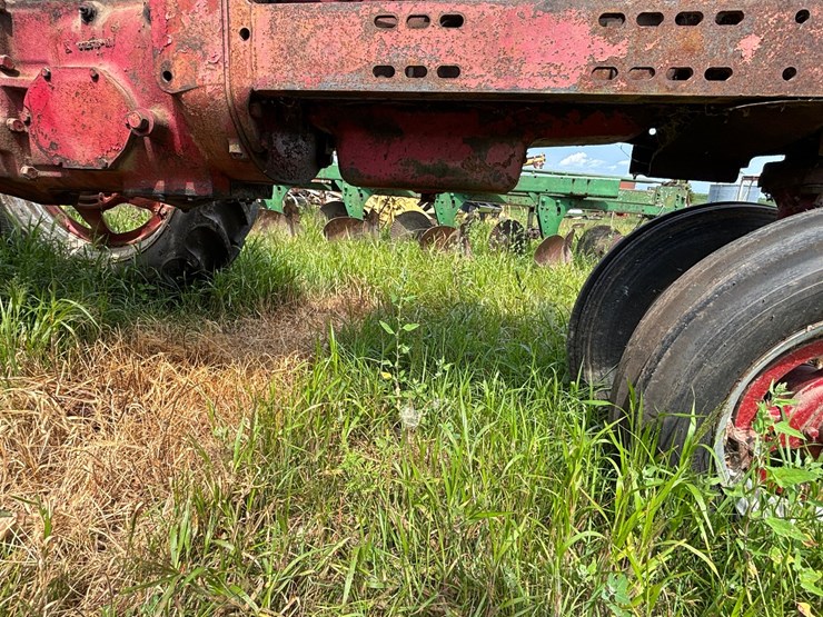 #2567-•-mccormick-farmall-560-gas-tractor-image-34
