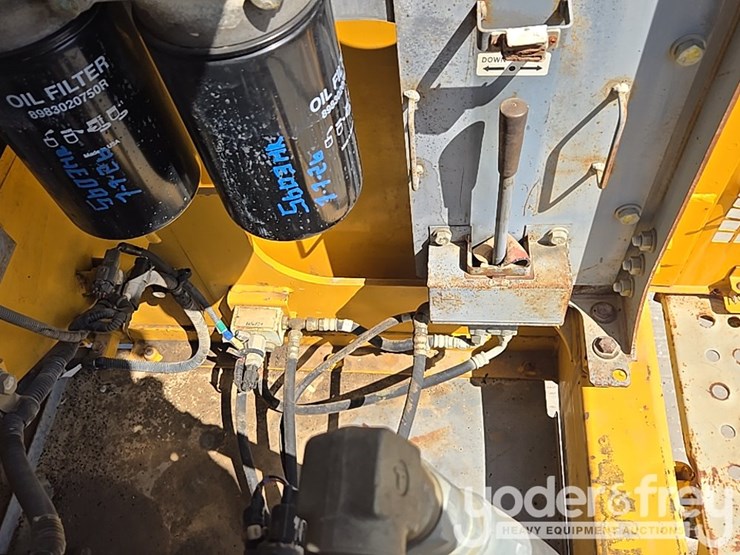 2011-deere-450d-lc-image-39
