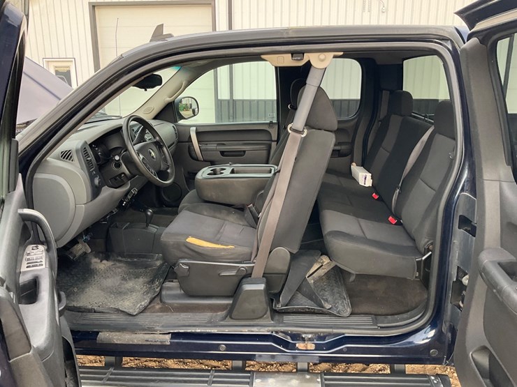 #2052-•-2010-chevrolet-silverado-4x4-pickup-truck-image-79