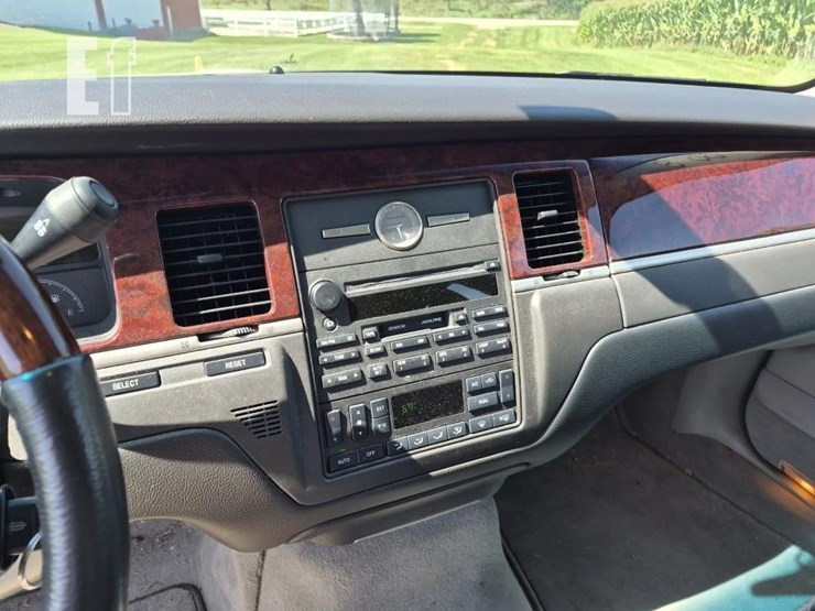 2002-lincoln-towncar-image-13