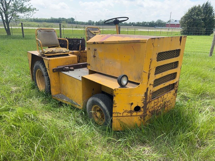 united-tractor-company-tug-image-3