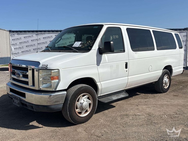 2013-ford-e350-image-1
