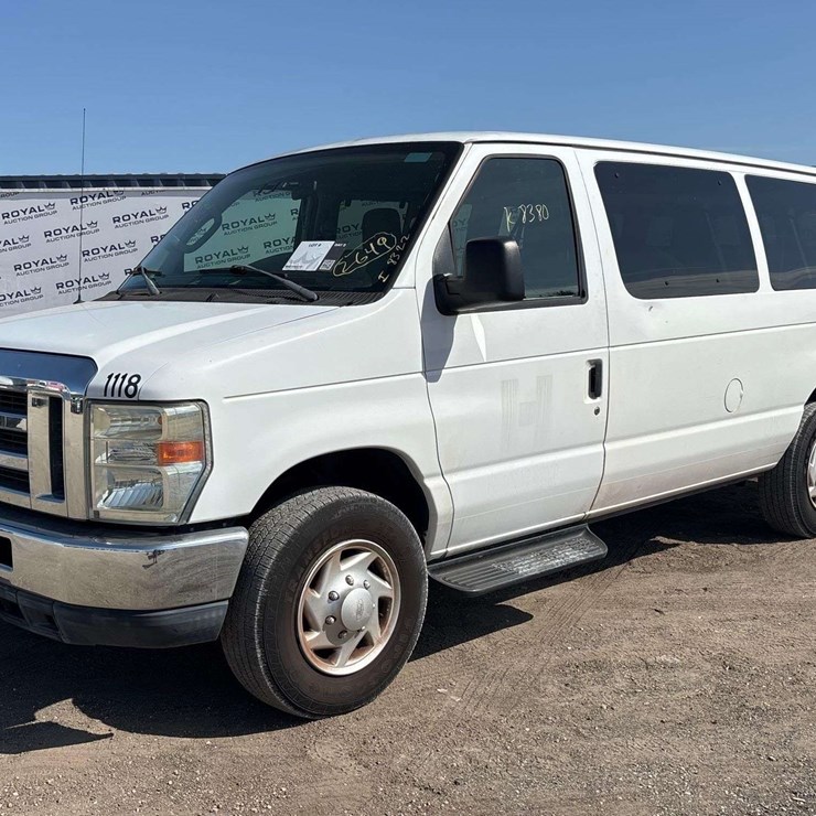 2013 FORD E350