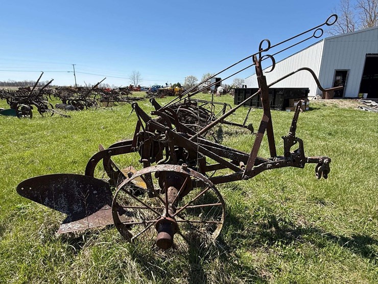 oliver-two-bottom-horse-drawn-walking-plow-with-no.-3-bottoms-image-5