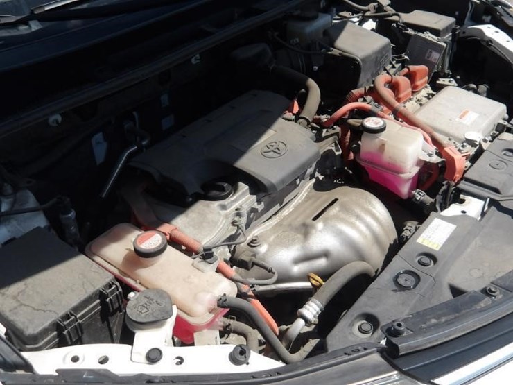 2016-toyota-rav4-image-8