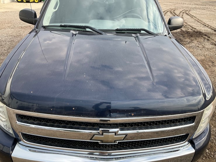 #2052-•-2010-chevrolet-silverado-4x4-pickup-truck-image-11