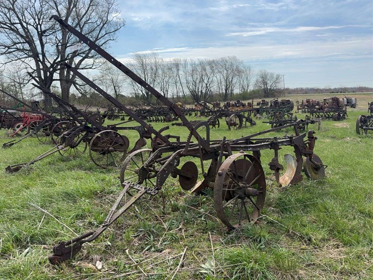 case-three-bottom-14”-pull-type-plow-image-7