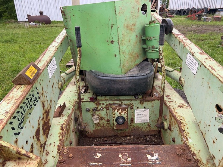 omc-1200-mustang-skid-loader-image-13