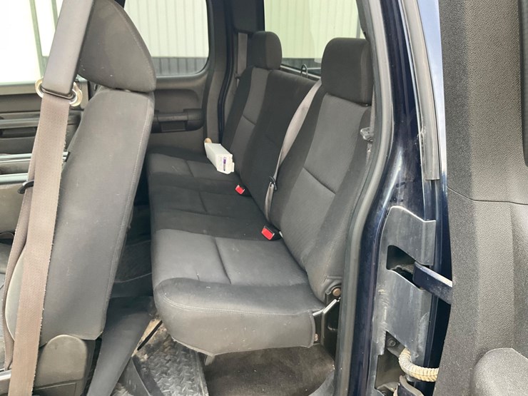 #2052-•-2010-chevrolet-silverado-4x4-pickup-truck-image-96