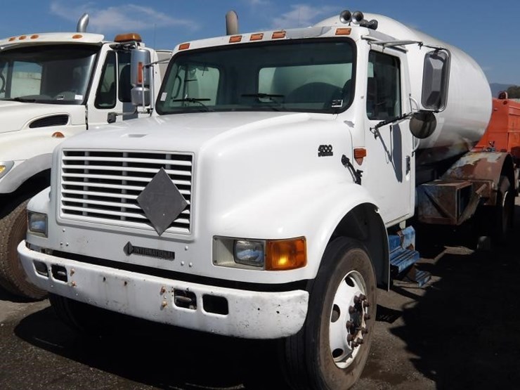 2001-international-4700-image-1