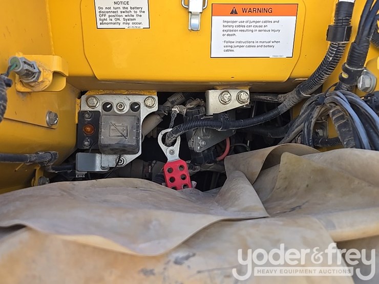 2023-komatsu-d61px-24-image-38