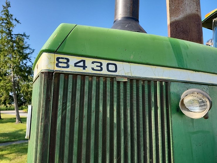 1976-john-deere-8430-image-2
