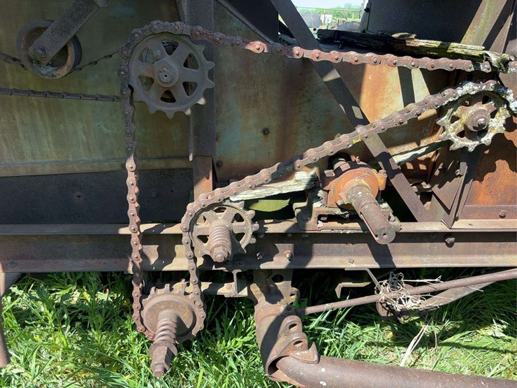 holt-caterpillar-pull-type-combine-image-56
