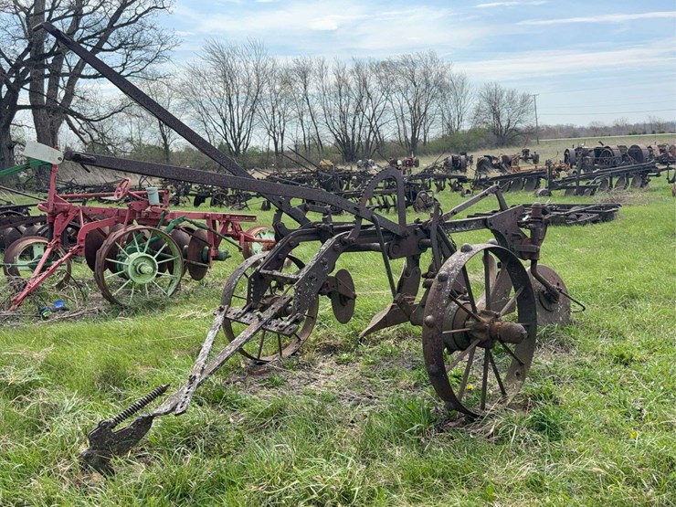 case-two-bottom-14”-pull-type-plow-image-8