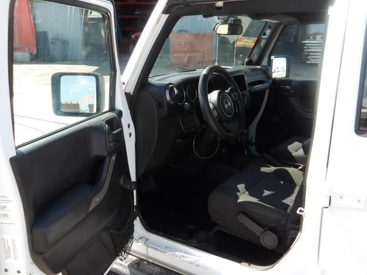 2011-jeep-wrangler-image-17