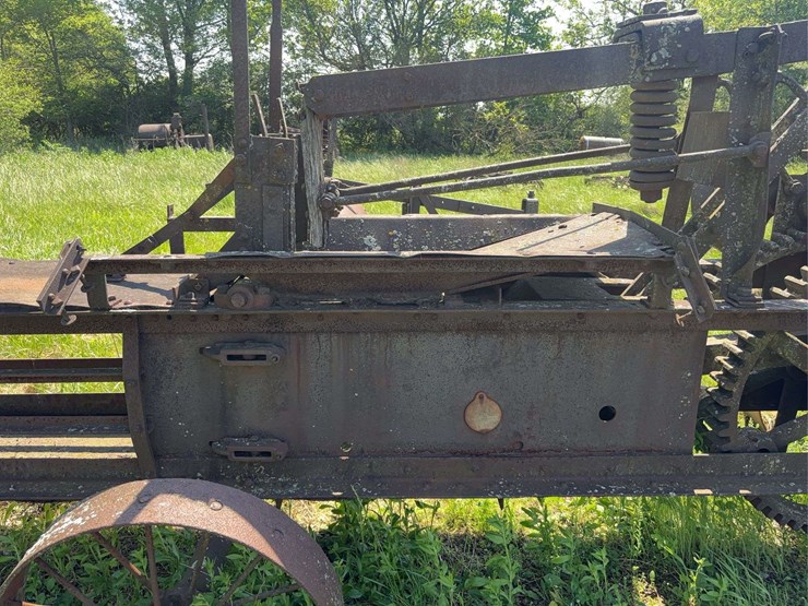 case-bale-press-image-31