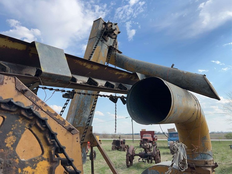 minneapolis-moline-model-dcorn-sheller-image-36