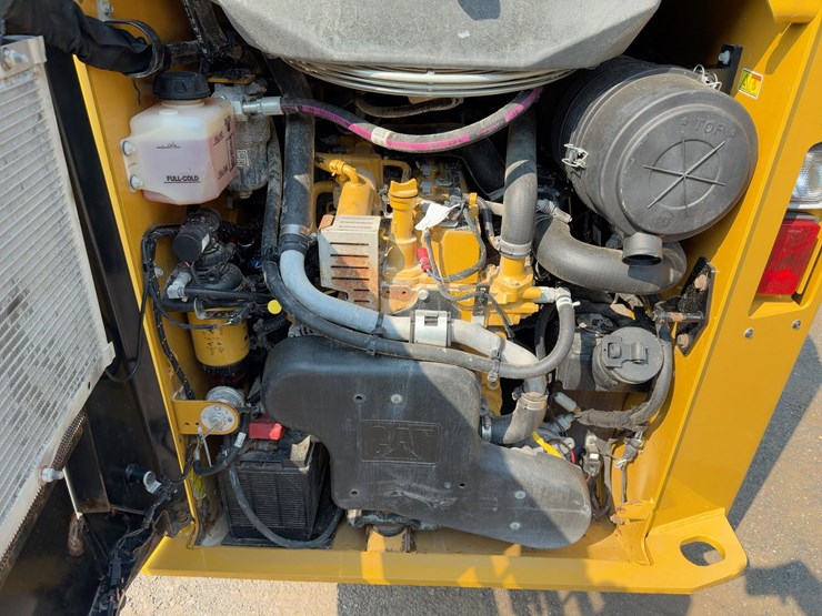 2020-caterpillar-236d3-image-16
