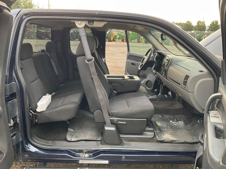 #2052-•-2010-chevrolet-silverado-4x4-pickup-truck-image-100