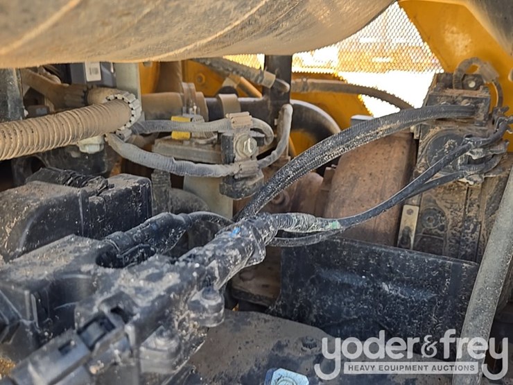 2023-komatsu-d61px-24-image-54