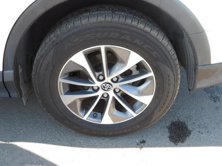 2017-toyota-rav4-image-8