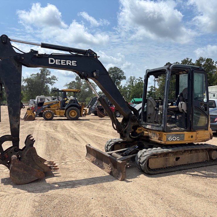 2017 DEERE 60G