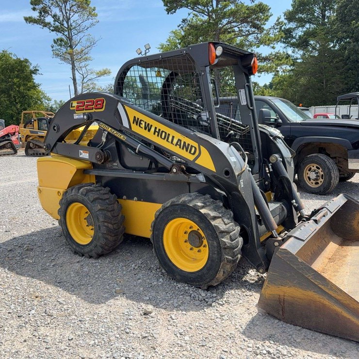 NEW HOLLAND L228