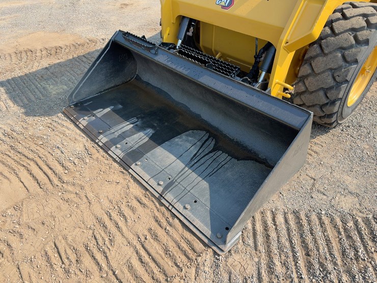 2020-caterpillar-236d3-image-9