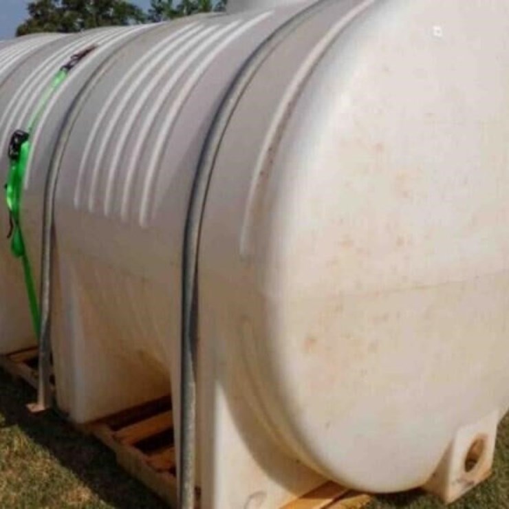 1600 GAL FIBERGLASS TANK, COUPLE CRACKS FIXED