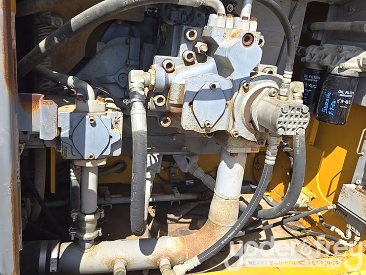 2011-deere-450d-lc-image-34