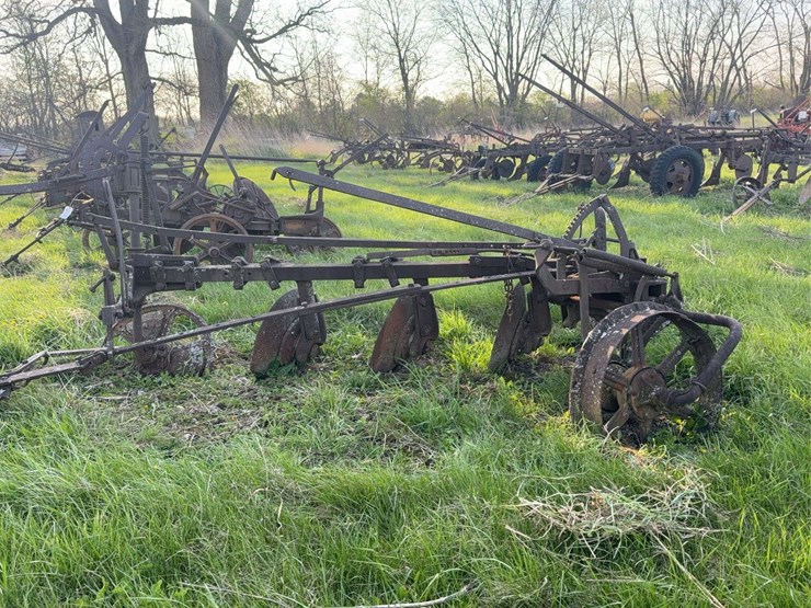 ihc-3-bottom-disc-plow-image-8