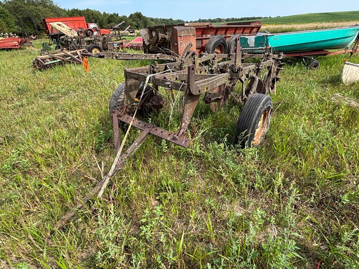 #2651-•-john-deere-(3)-bottom-plow-image-1