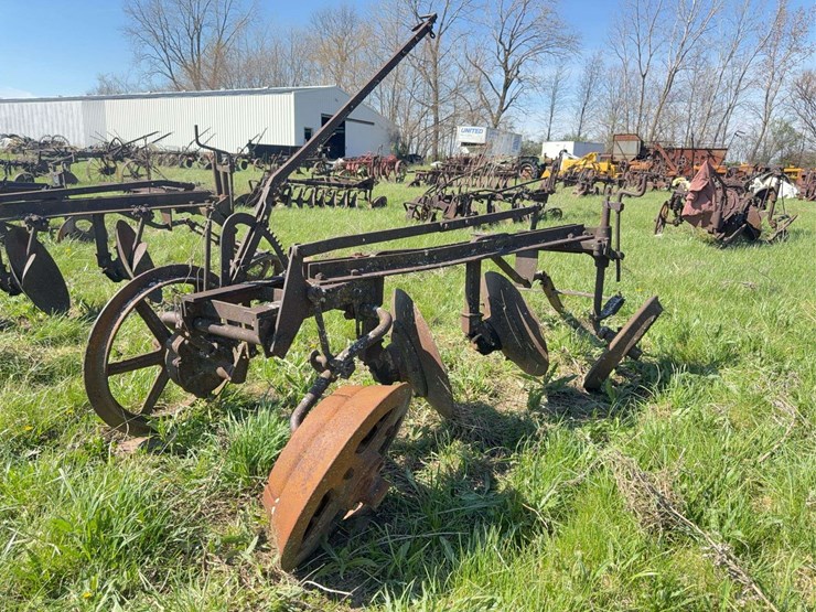 john-deere-disc-plow-image-2