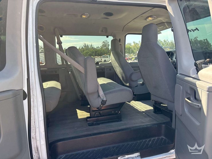 2013-ford-e350-image-22