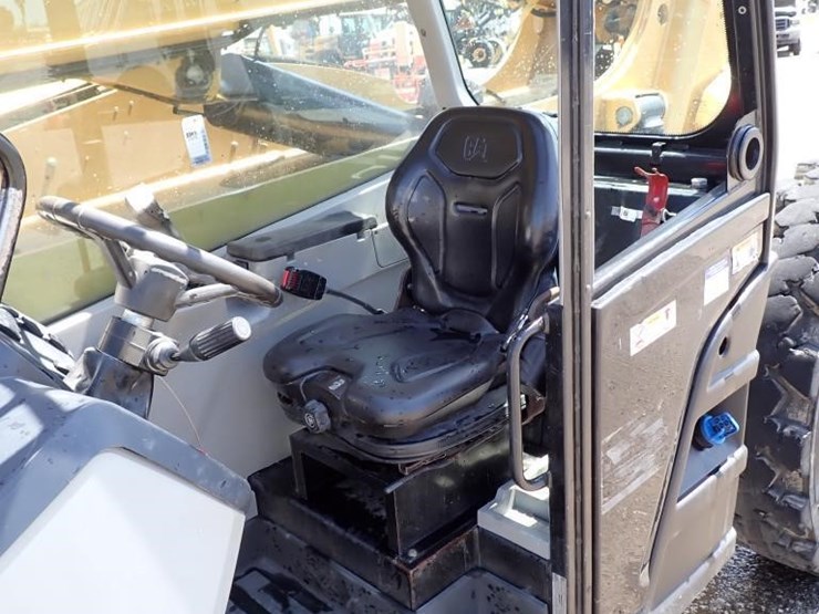 2020-caterpillar-tl943d-image-23